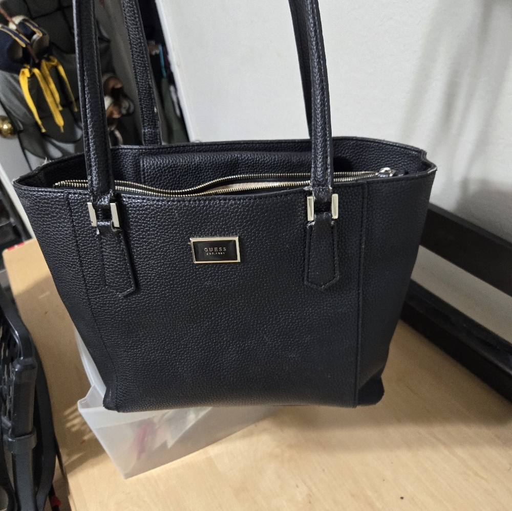 Guess - black purse